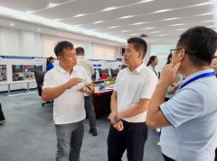 市场监管局局长蒋文武、副局长张炼