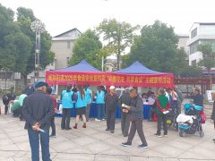 仅操纵“村村响”、宣传车、微信群等载体进行